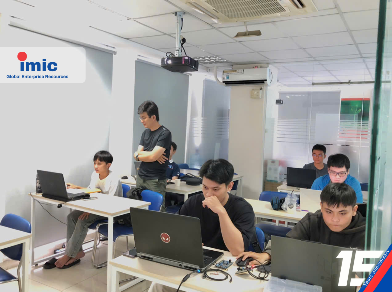 Khai giảng lớp lập trình Nhúng vi điều khiển - Bước khởi đầu cho những kỹ sư công nghệ tương lai